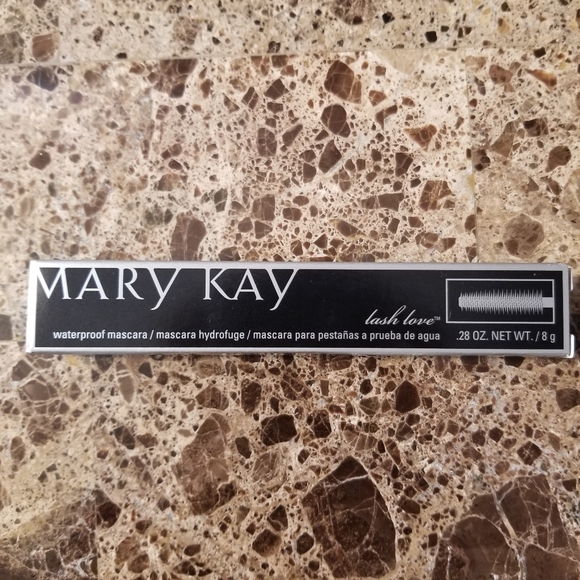 Black: Lash Love Waterproof Mascara - Picture 2 of 3